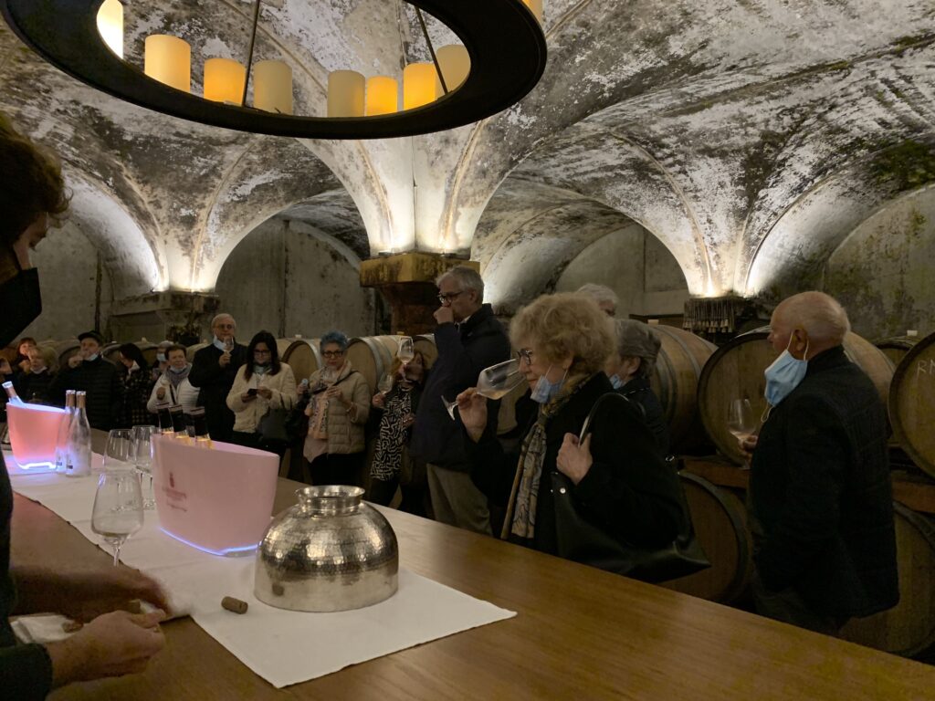 COSTARIPA - 15 CANTINA DEGUSTAZIONE